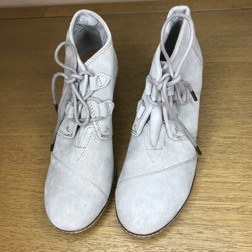 NEW TOMS Womens Suede Lace Up Wedge Ankle Booties 300716 ~ Size 7 - Picture 3 of 9